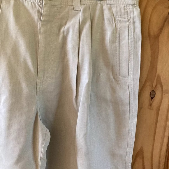 Men's North 44 Degrees light tan gray pleated front chino Bermuda shorts size 38 - Picture 2 of 10